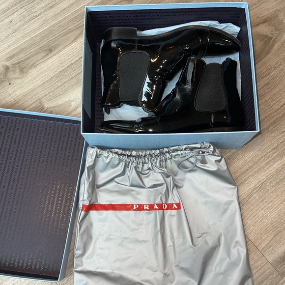 (9 1/2) Prada Boots (Calzature Donna) - Picture 3 of 8